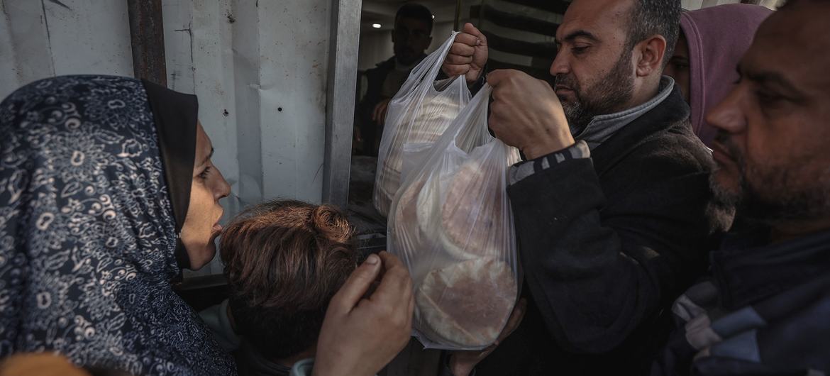 Uma padaria em Gaza reabre após um encerramento de 50 dias, com o apoio do Programa Mundial de Alimentos Uma padaria em Gaza reabre após um encerramento de 50 dias, com o apoio do Programa Mundial de Alimentos