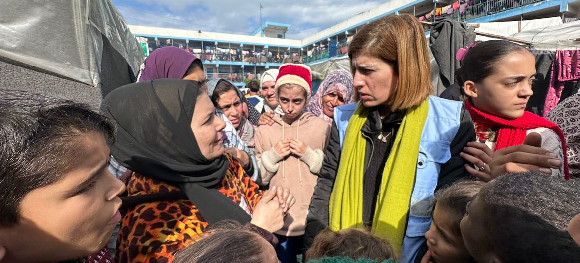 A diretora de Comunicações da Unrwa, Juliette Touma, em visita ao campo de Deir Al-Balah, no sul de Gaza, em janeiro de 2024 A diretora de Comunicações da Unrwa, Juliette Touma, em visita ao campo de Deir Al-Balah, no sul de Gaza, em janeiro de 2024