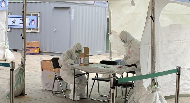 Um local de testes COVID-19 na Coreia do Sul