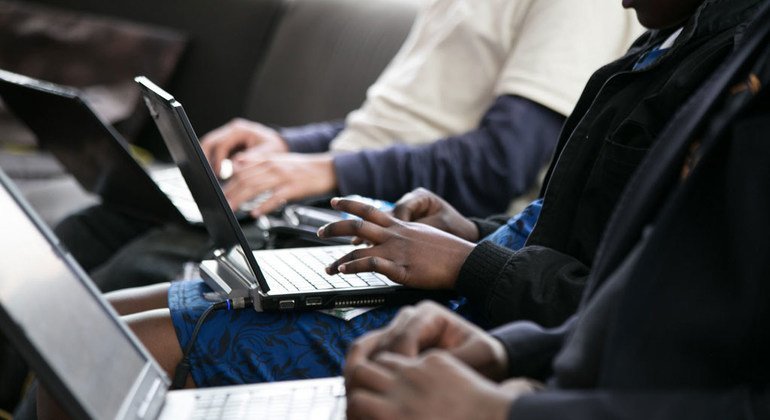 Lacuna de gênero é de 17% no uso da internet em todo o mundo