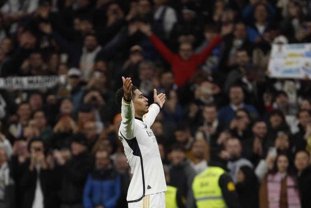 Emmanuel Petit pojeta um caos no vestiário do Real Madrid. EFE