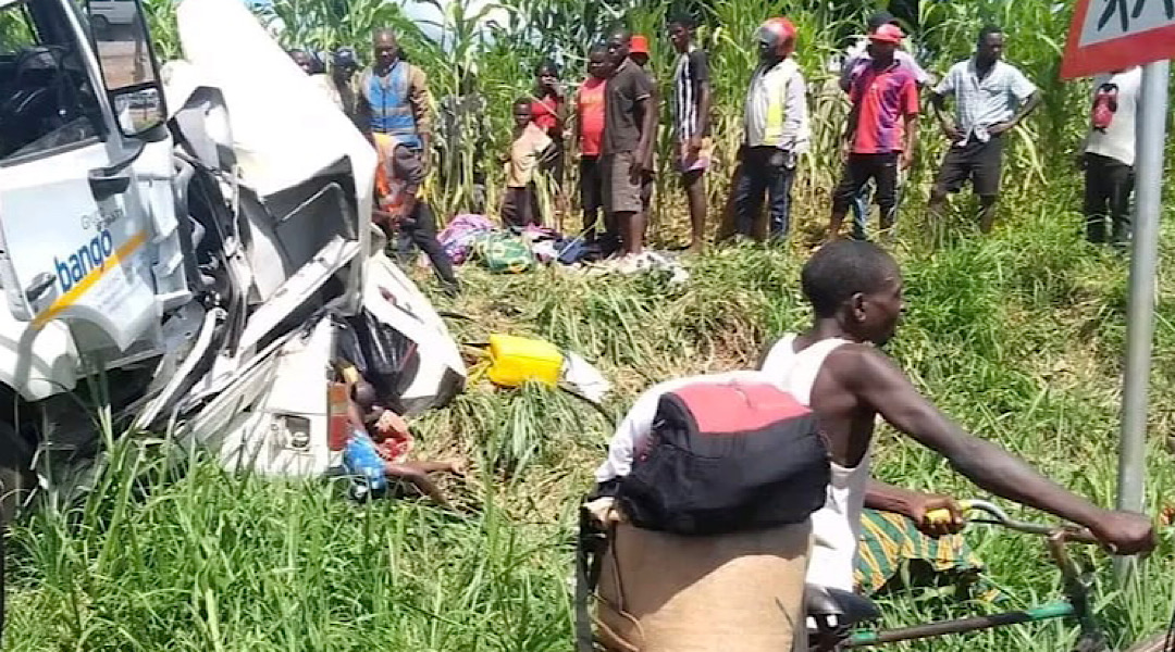 img_0858-1 Acidente mata 20 pessoas em Manica