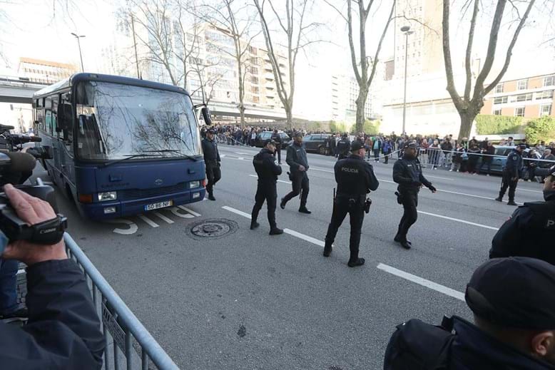 img_920x519242024_02_01_17_00_03_2216781 Aparato policial e adeptos do FC Porto na chegada dos detidos da Operação Pretoriano ao TIC