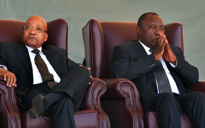 jacob-zuma-e-cyril-ramaphosa-de-costas-voltadas