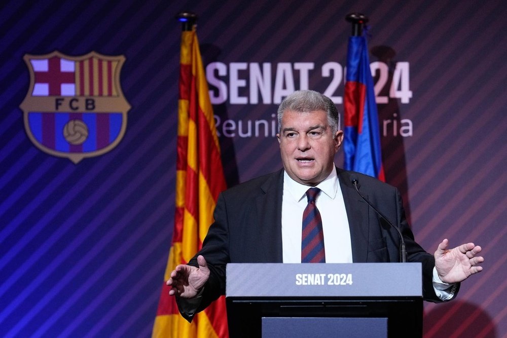 Joan Laporta esteve na reunião ordinária do Senado do Barcelona. EFE
