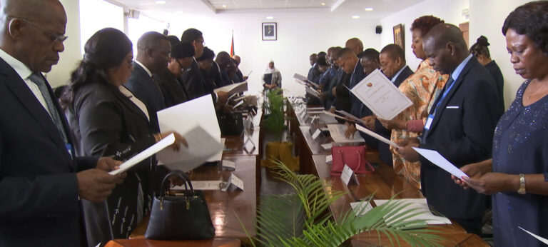 Deputados do MDM e Renamo tomam posse 16 dias depois da cerimónia solene