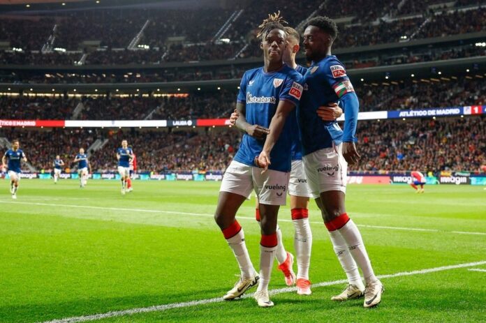 Nico Williams, marca gol e aponta a pele após supostos insultos racistas. EFE