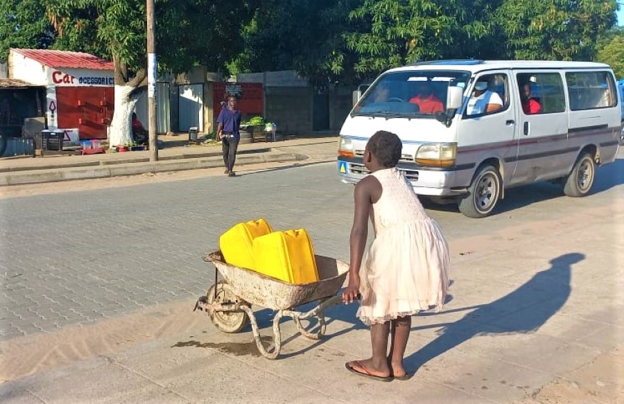 rapariga-agua-feling-capela