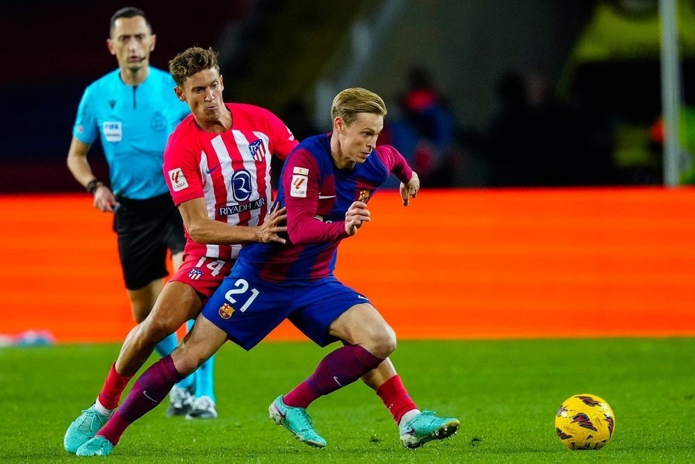 Rivaldo comentou sobre uma possível saída de De Jong. EFE