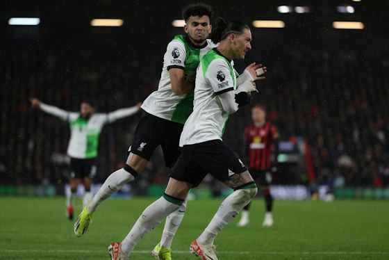 Imagem do artigo:Liverpool goleia e segue tranquilo na liderança do Inglês