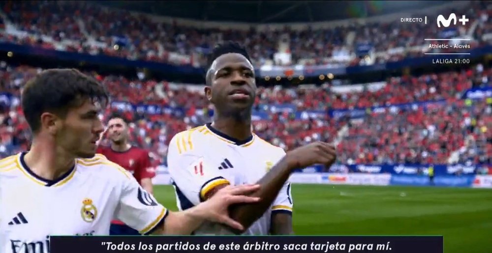 A irritação de Vini com o árbitro. Captura/Movistar+